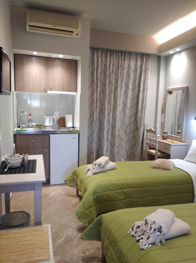 Maltezos Rooms Méthana Exterior photo