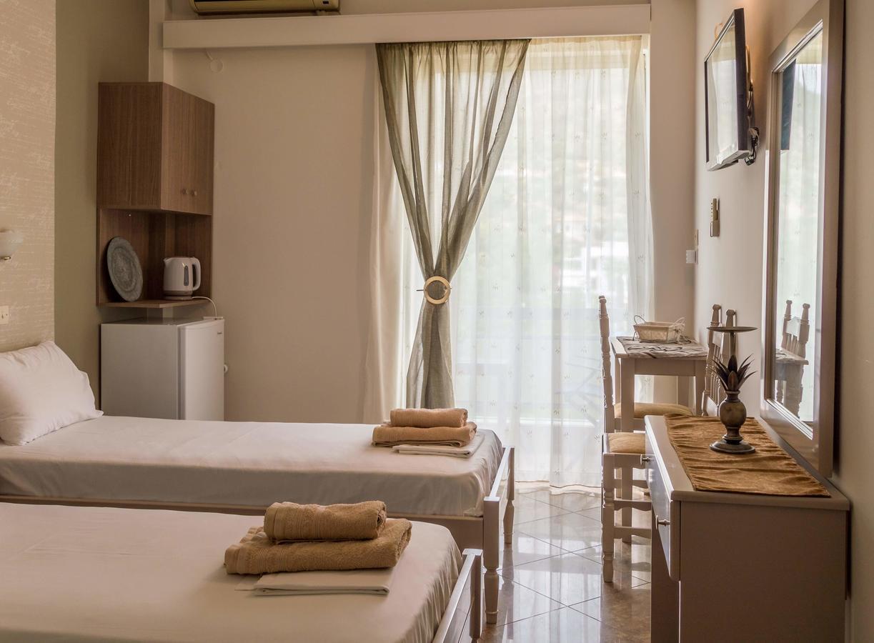 Maltezos Rooms Méthana Exterior photo