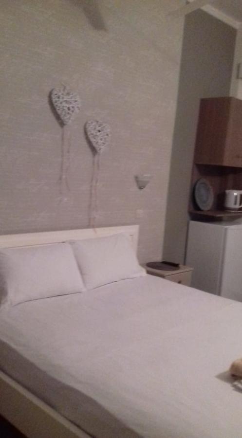 Maltezos Rooms Méthana Exterior photo