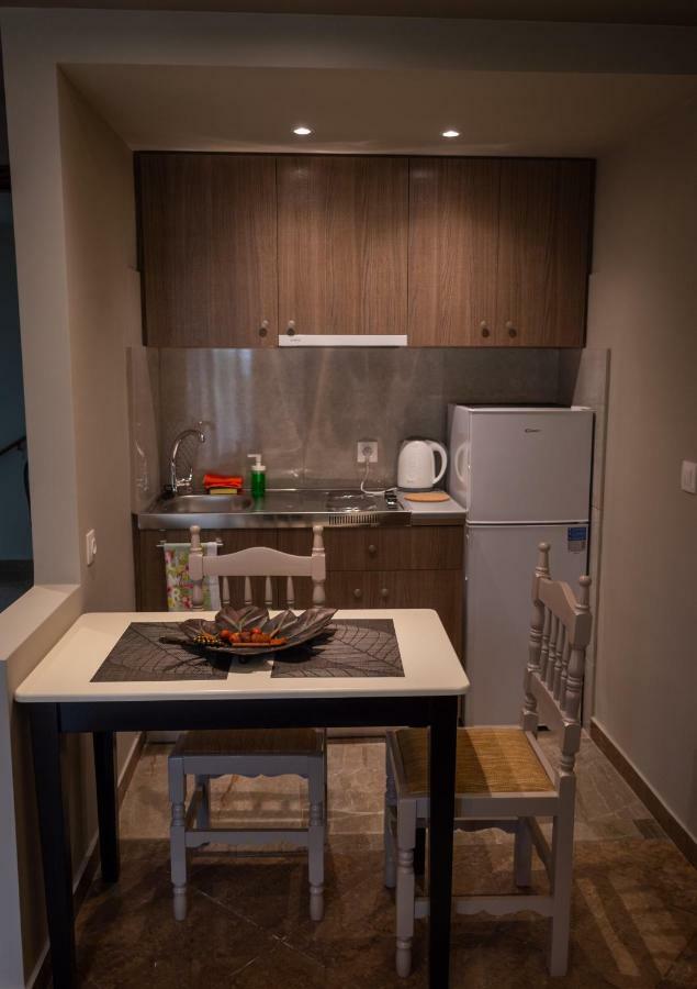 Maltezos Rooms Méthana Exterior photo